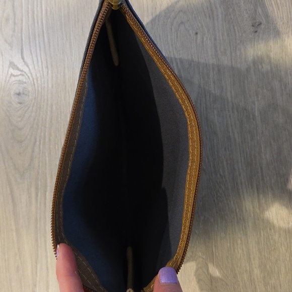 Artifact Pouch - Picture 4 of 5